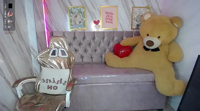 Snapshot of _wendy_b chatting on 03/12/25, 02:09  wendy b online show from 03/12/25, 02:09