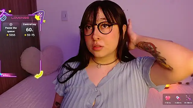 Snapshot of Oliviargf chatting on 09/15/25, 12:44 Oliviargf online show from 09/15/25, 12:44