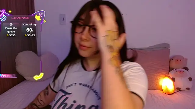 Snapshot of Oliviargf chatting on 09/14/25, 01:50 Oliviargf online show from 09/14/25, 01:50