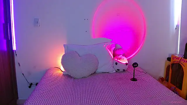 Oliviargf online show from 04/21/26, 12:23