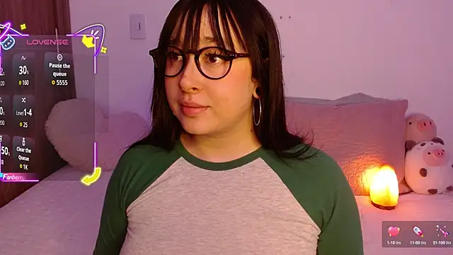 Snapshot of Oliviargf chatting on 09/13/25, 01:49 Oliviargf online show from 09/13/25, 01:49