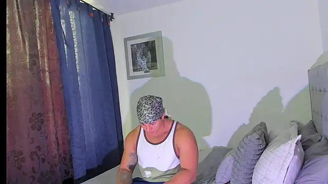 boys blackandwhite online show from 11/30/25, 09:48