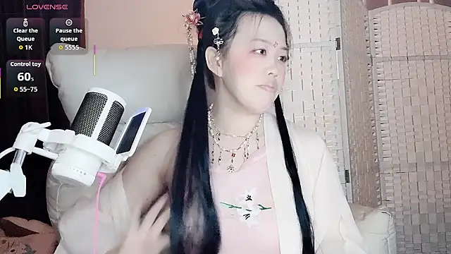 Cocobee online show from 10/19/25, 04:21