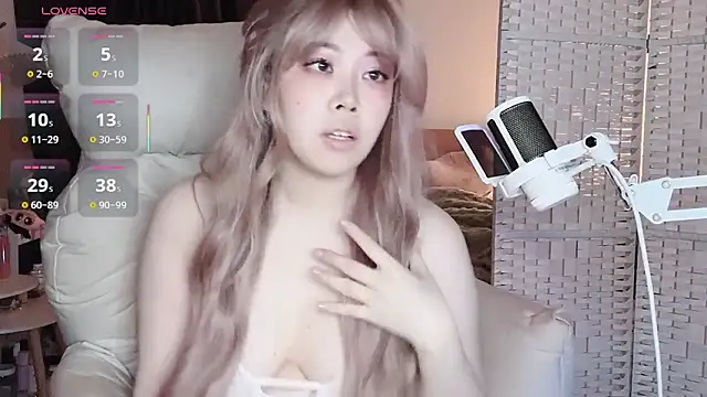 Snapshot of Cocobee chatting on 03/02/26, 05:09 Cocobee online show from 03/02/26, 05:09