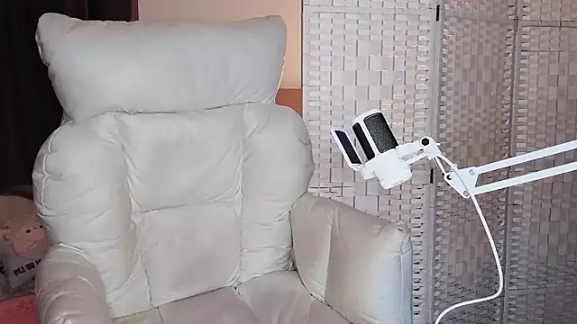 Cocobee online show from 11/13/25, 04:00