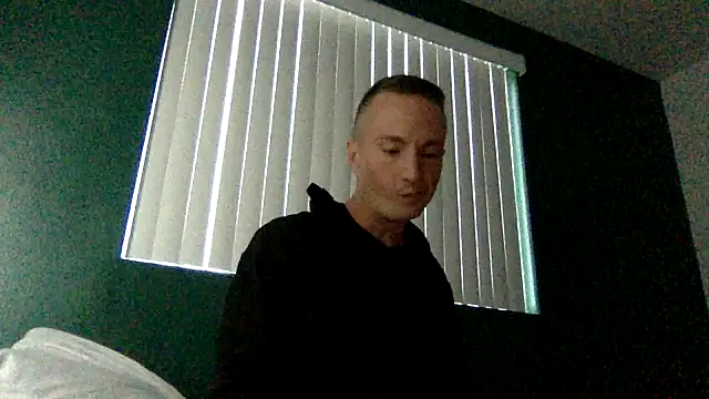 Snapshot of TheDaddy005 chatting on 03/12/25, 12:42 TheDaddy005 online show from 03/12/25, 12:42