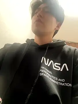 Snapshot of Stretch-man chatting on 12/01/25, 12:28 Stretch-man online show from 12/01/25, 12:28