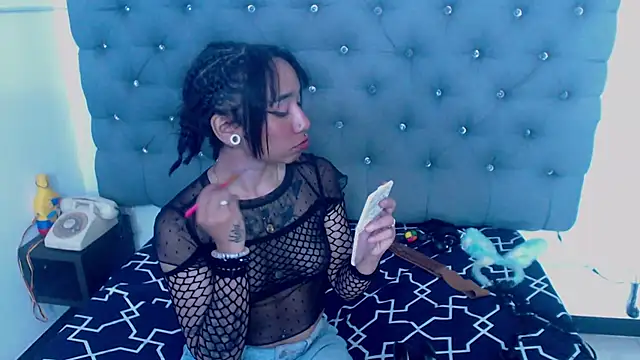 XxxReinaSexyBodyxxX777 online show from 09/18/25, 08:01
