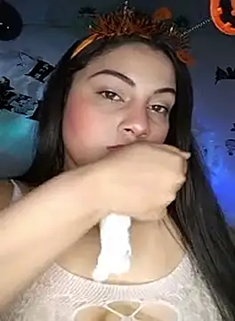 esmeralda jadees online show from 10/09/25, 07:14