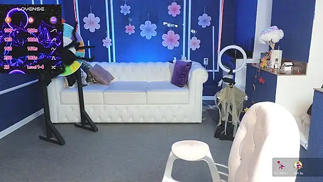Kira Kenet online show from 10/27/25, 10:49