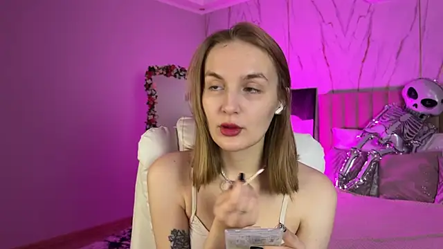  Vikky Moon  online show from 11/13/25, 12:58