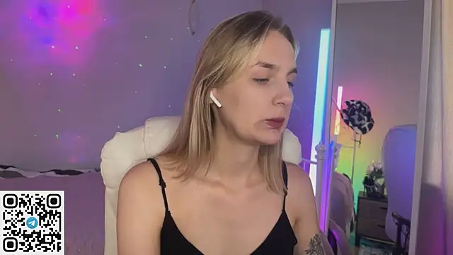 Snapshot of _Vikky_Moon_ chatting on 07/08/26, 12:57 Vikky Moon online show from 07/08/26, 12:57