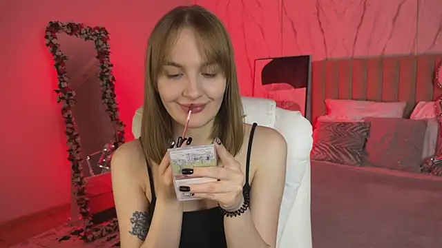  Vikky Moon  online show from 11/18/25, 12:37