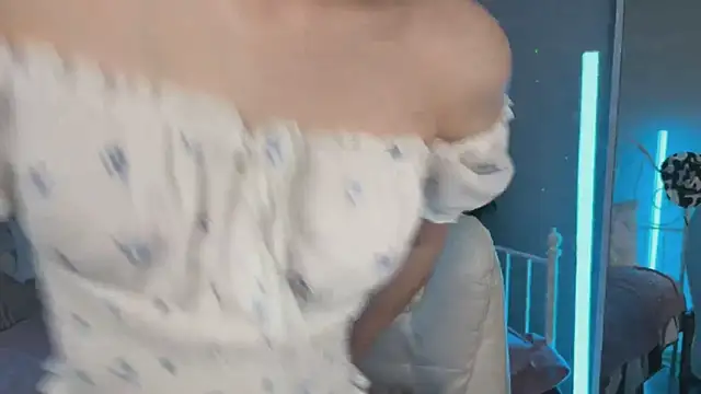 Snapshot of _Vikky_Moon_ chatting on 06/16/26, 12:54 Vikky Moon online show from 06/16/26, 12:54