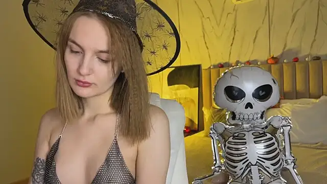  Vikky Moon  online show from 10/28/25, 12:44