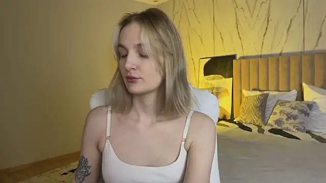 Vikky Moon  online show from 04/23/26, 01:01
