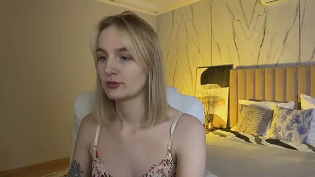  Vikky Moon  online show from 04/18/26, 12:46