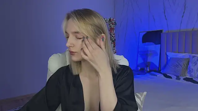  Vikky Moon  online show from 04/19/26, 12:55