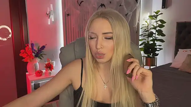 OhMyEmma online show from 10/25/25, 01:16