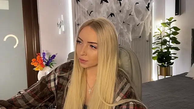 OhMyEmma online show from 10/27/25, 01:17