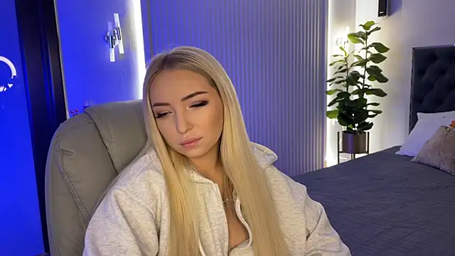 OhMyEmma online show from 11/03/25, 01:33