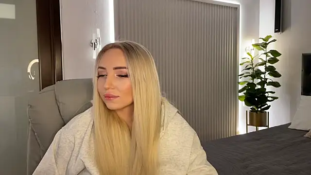 OhMyEmma online show from 11/25/25, 01:17