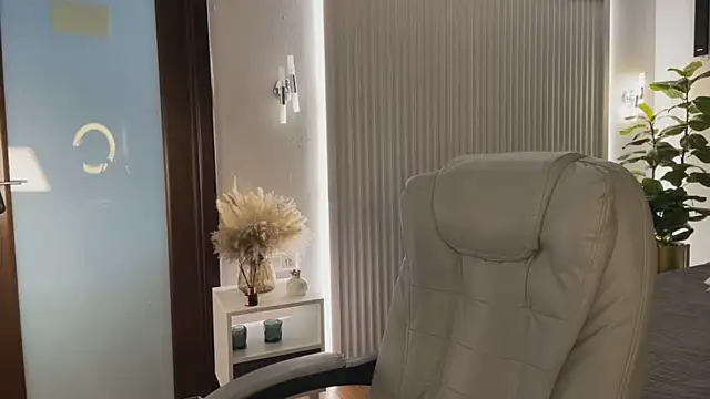 OhMyEmma online show from 04/15/26, 01:22