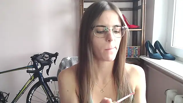 Snapshot of love_megi chatting on 05/18/26, 01:27 love megi online show from 05/18/26, 01:27