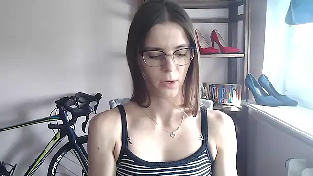 Snapshot of love_megi chatting on 06/30/26, 01:33 love megi online show from 06/30/26, 01:33