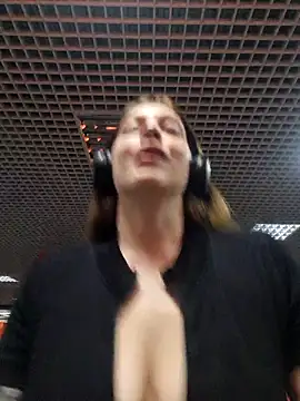 Snapshot of Bella_Gloria chatting on 09/16/25, 05:25 Bella Gloria online show from 09/16/25, 05:25