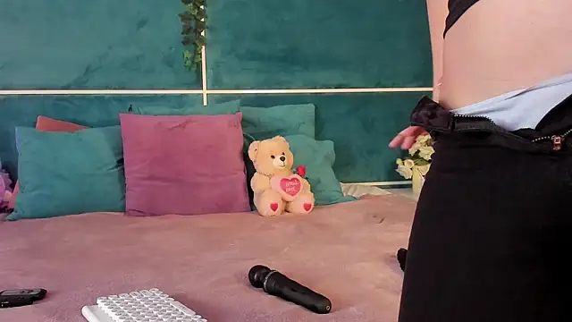 SunnyGlow online show from 10/28/25, 06:45