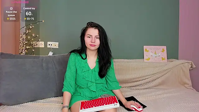 Snapshot of Charlotte_Woods chatting on 03/10/25, 04:28 Charlotte Woods online show from 03/10/25, 04:28