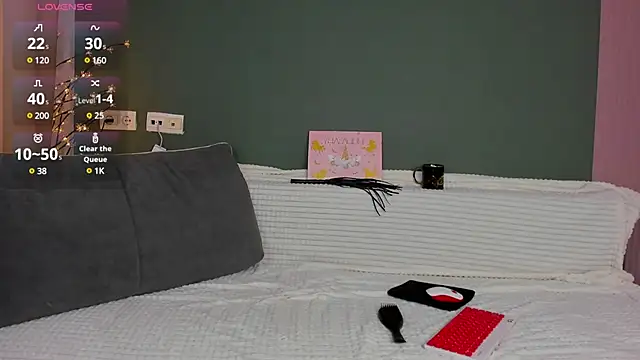 Snapshot of Charlotte_Woods chatting on 03/17/25, 04:08 Charlotte Woods online show from 03/17/25, 04:08