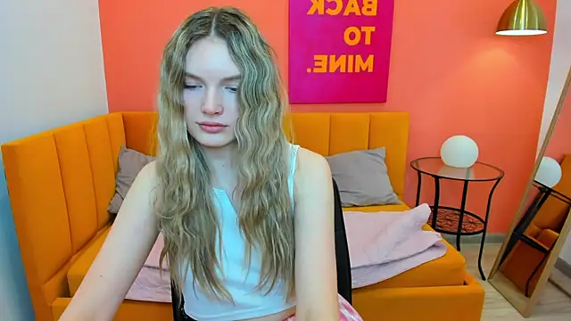 EvelineAmore online show from 05/18/26, 08:41