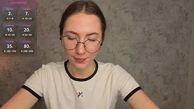 Snapshot of Kira_mindnes chatting on 10/17/25, 06:39 Kira mindnes online show from 10/17/25, 06:39