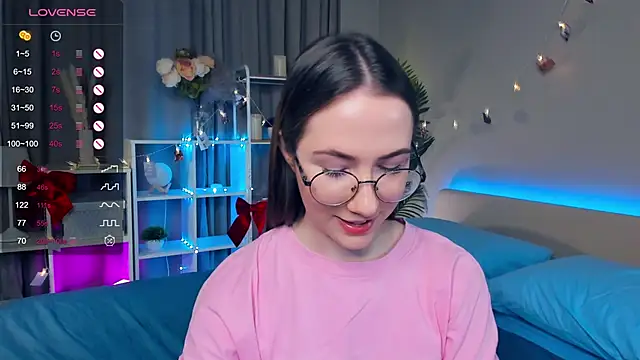 Snapshot of Kira_mindnes chatting on 03/20/25, 07:57 Kira mindnes online show from 03/20/25, 07:57