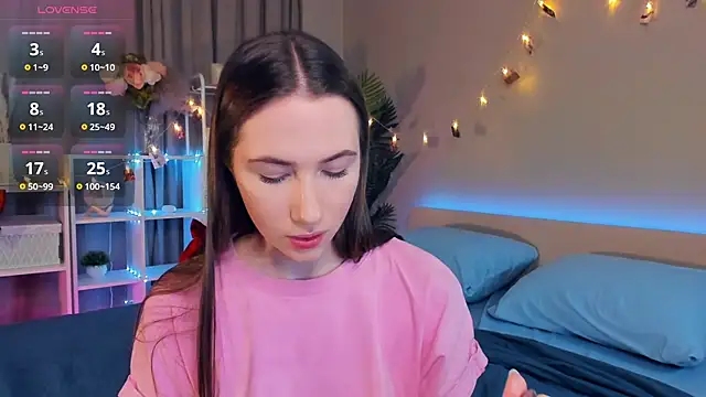 Snapshot of Kira_mindnes chatting on 03/13/25, 10:43 Kira mindnes online show from 03/13/25, 10:43