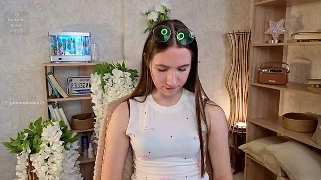 Snapshot of Kira_mindnes chatting on 09/18/25, 06:16 Kira mindnes online show from 09/18/25, 06:16