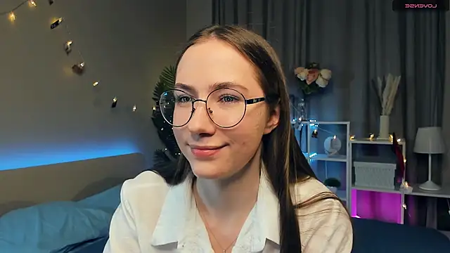 Snapshot of Kira_mindnes chatting on 03/09/25, 08:42 Kira mindnes online show from 03/09/25, 08:42