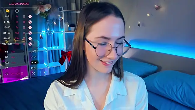 Snapshot of Kira_mindnes chatting on 03/20/25, 11:02 Kira mindnes online show from 03/20/25, 11:02