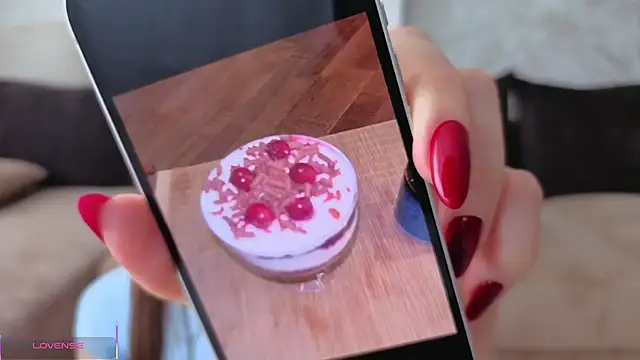 Kira mindnes online show from 04/16/26, 06:14