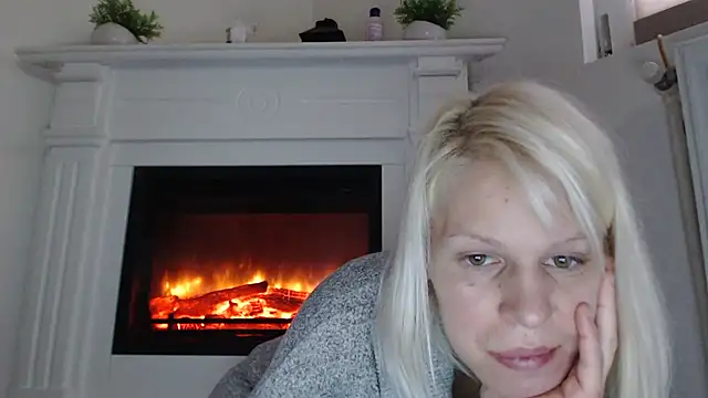 ElssaRush online show from 10/13/25, 04:58