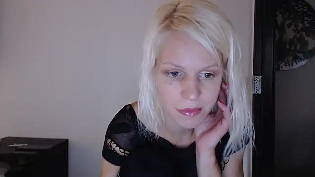 ElssaRush online show from 10/06/25, 01:45