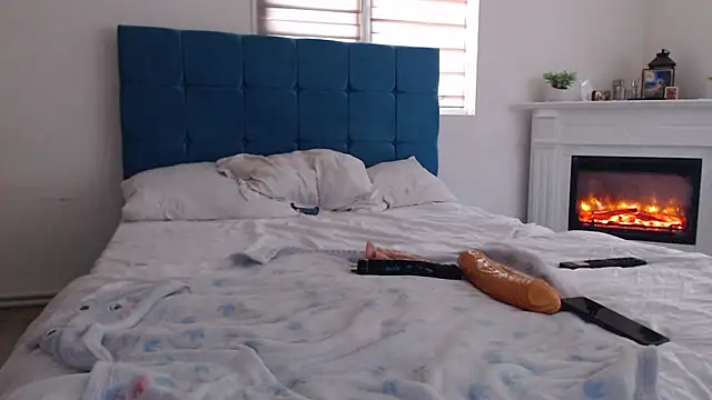 ElssaRush online show from 10/28/25, 01:43