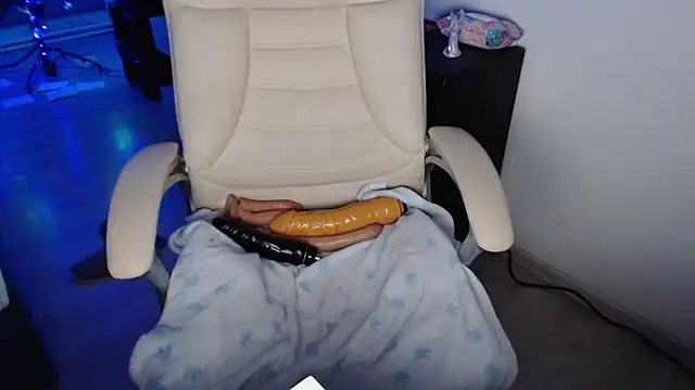 ElssaRush online show from 12/17/25, 06:24