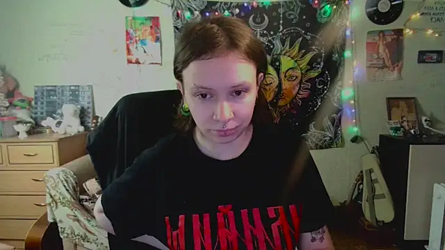 Snapshot of Lil_foxxx chatting on 09/10/25, 10:36 Lil foxxx online show from 09/10/25, 10:36