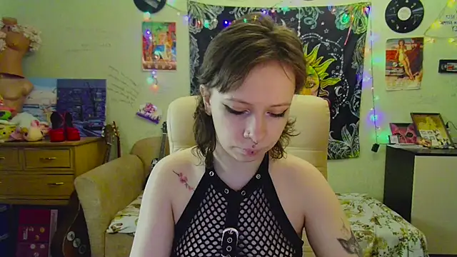 Snapshot of Lil_foxxx chatting on 03/20/25, 02:32 Lil foxxx online show from 03/20/25, 02:32