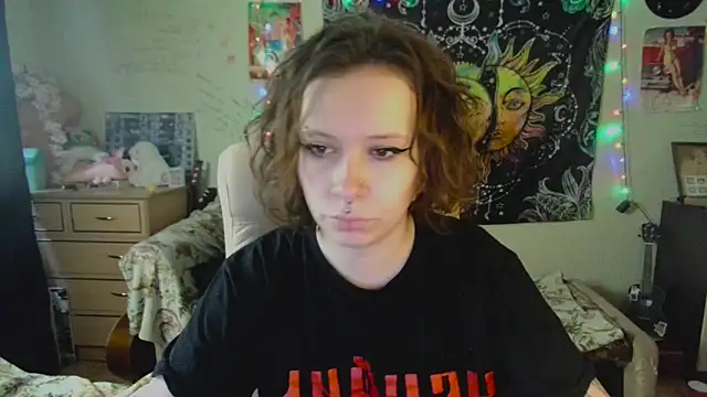 Snapshot of Lil_foxxx chatting on 10/07/25, 10:16 Lil foxxx online show from 10/07/25, 10:16