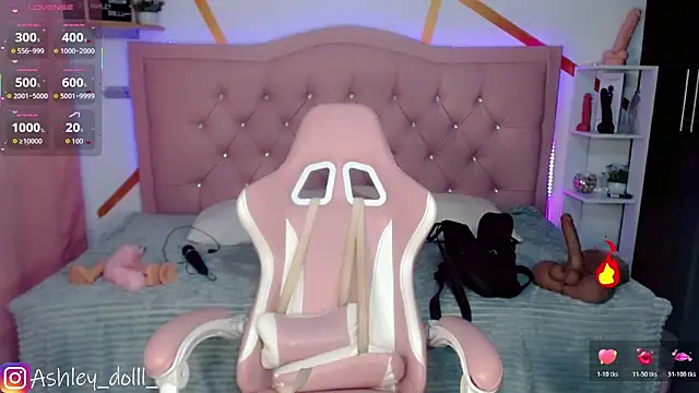 Snapshot of Ashley_dolll chatting on 10/30/25, 11:12 Ashley dolll online show from 10/30/25, 11:12