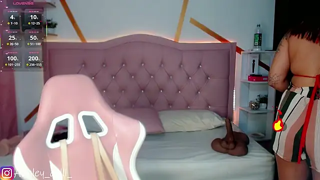 Snapshot of Ashley_dolll chatting on 10/28/25, 09:03 Ashley dolll online show from 10/28/25, 09:03